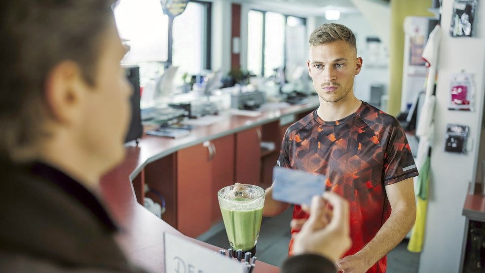 Osnabrück Joshua Kimmich im Tatort Hackl aus München Flachpass