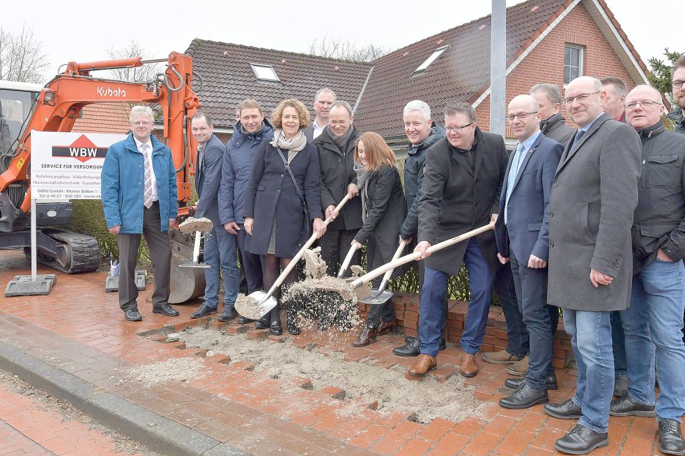 Spatenstich F R Gro Fl Chigen Breitbandausbau General Anzeiger