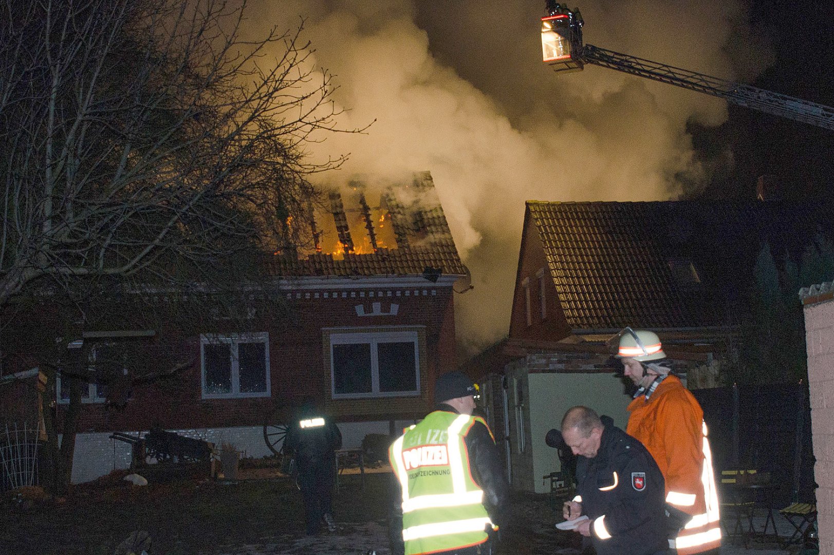 Brand in alter Schule Wirdum - Bild 2