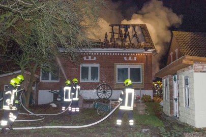 Brand in alter Schule Wirdum - Bild 3