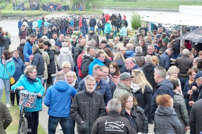 Rund 4000 Menschen kamen zur Püteneröffnung nach Leer-Wiltshausen - Bild 2