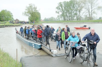 Rund 4000 Menschen kamen zur Püteneröffnung nach Leer-Wiltshausen - Bild 3