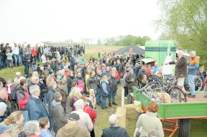 Rund 4000 Menschen kamen zur Püteneröffnung nach Leer-Wiltshausen - Bild 4