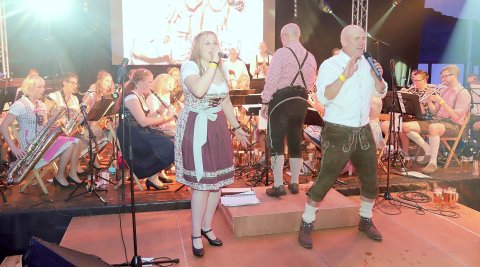 Zünftiges Oktoberfest mit Blasmusik und Fassbier - Bild 3