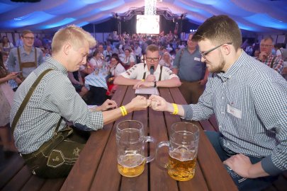 Zünftiges Oktoberfest mit Blasmusik und Fassbier - Bild 4