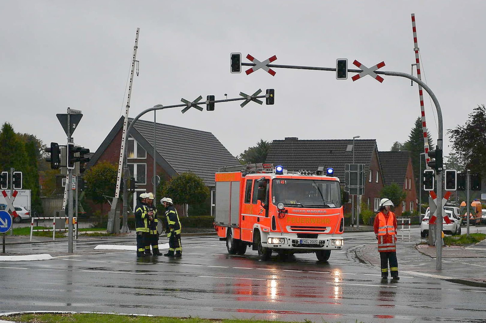 Großer Einsatz nach Explosion in Emden - Bild 2