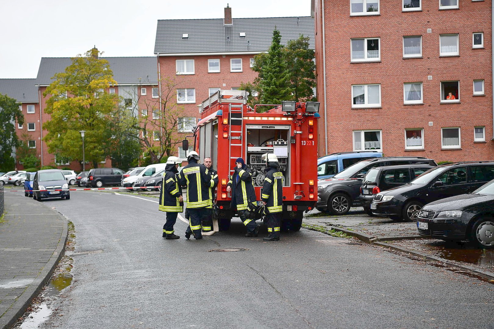 Großer Einsatz nach Explosion in Emden - Bild 6