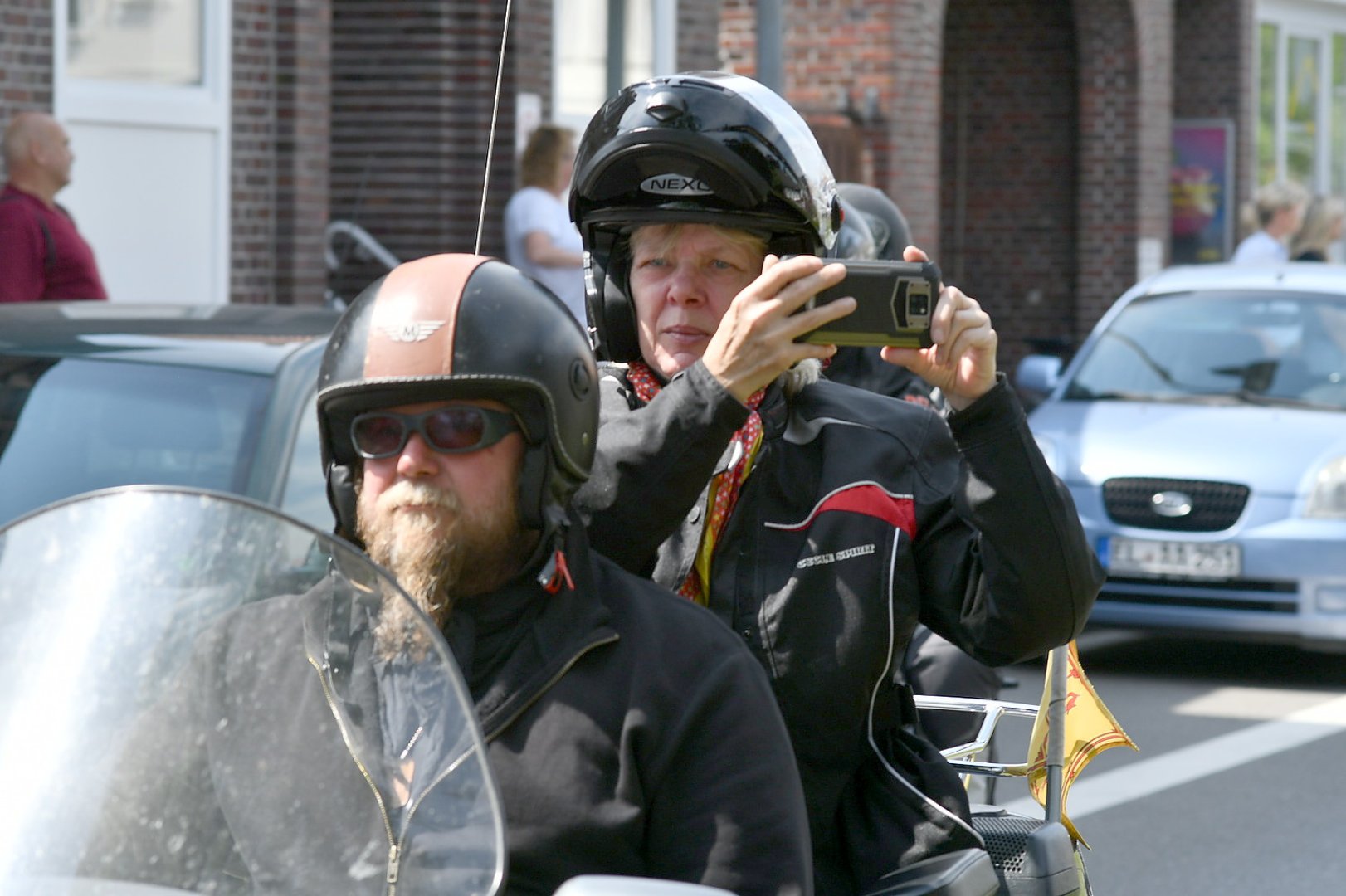 Mindestens 15.000 Motorradfahrer fuhren für Kilian - Bild 1