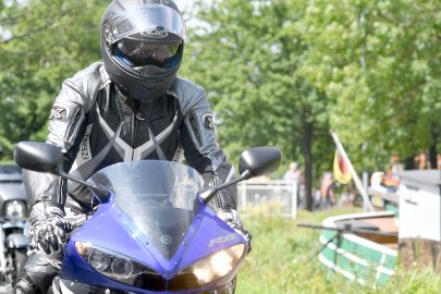 Mindestens 15.000 Motorradfahrer fuhren für Kilian - Bild 6