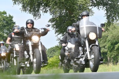 Mindestens 15.000 Motorradfahrer fuhren für Kilian - Bild 11