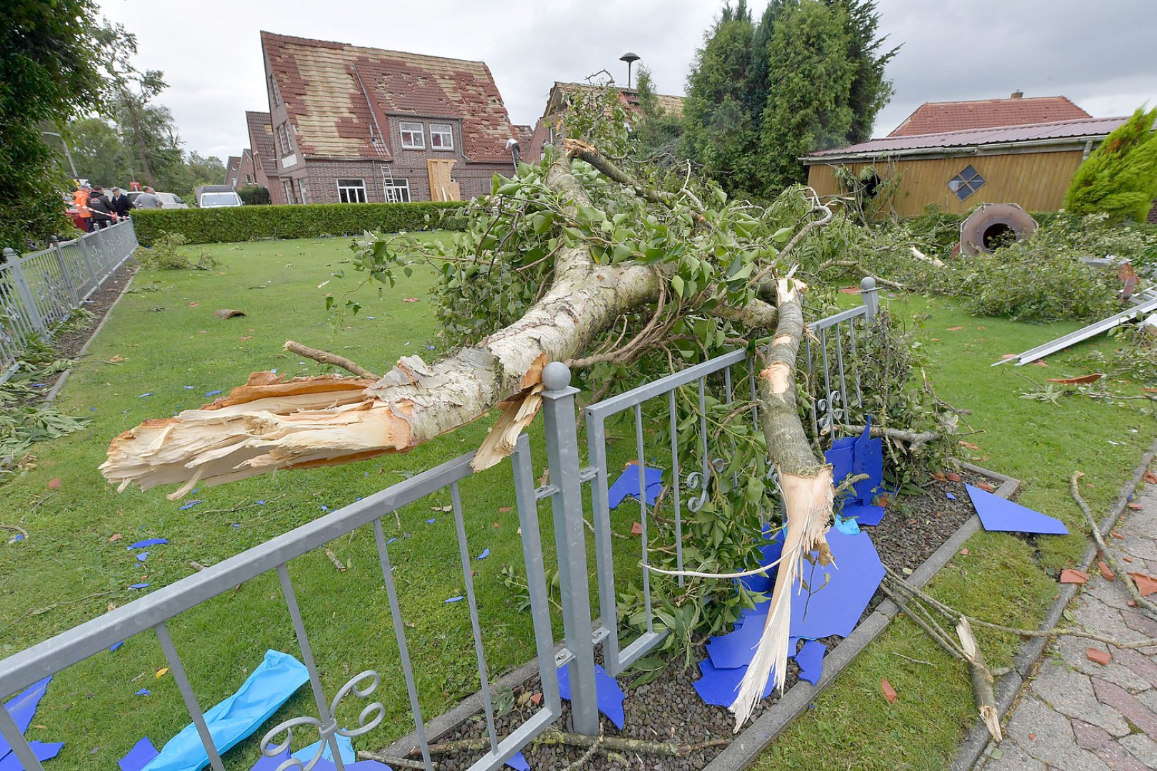 Tornado fegt über Ostfriesland - Bild 13