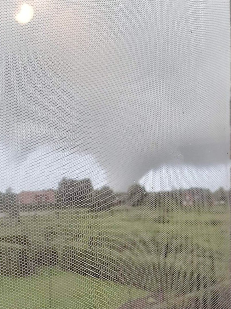 Tornado fegt über Ostfriesland - Bild 18