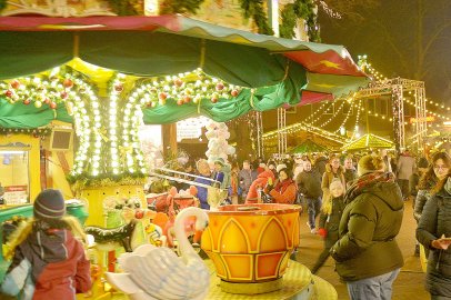 Viele Besucher in der Mühlenstraße  - Bild 3