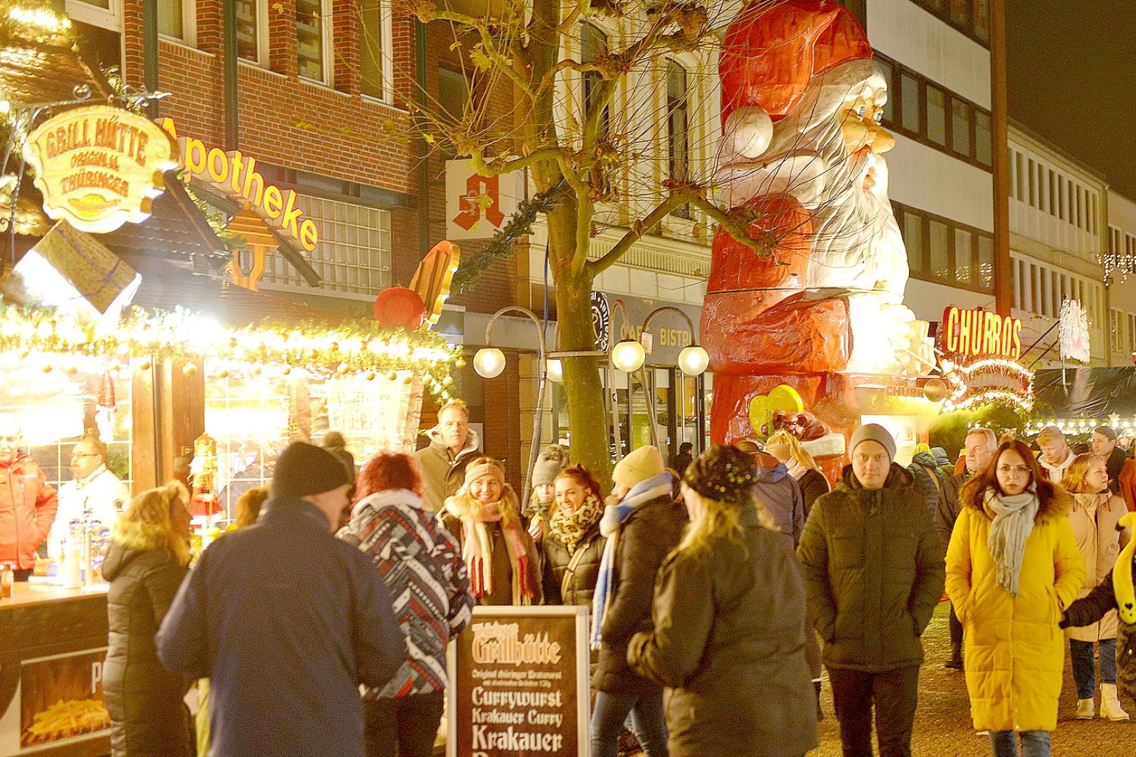 Viele Besucher in der Mühlenstraße  - Bild 10