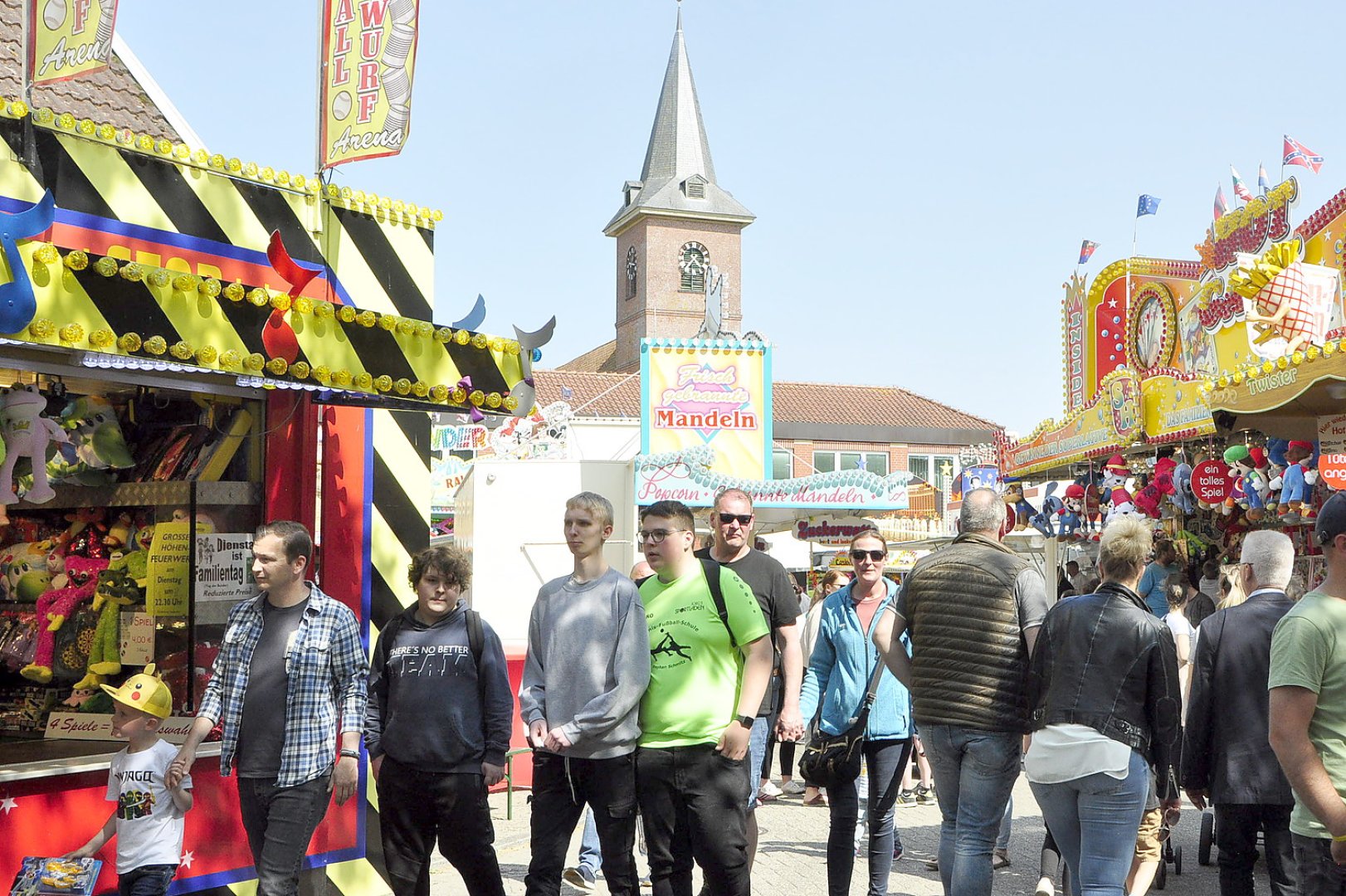 246. Pfingstmarkt in Bunde wird gut besucht  - Bild 11