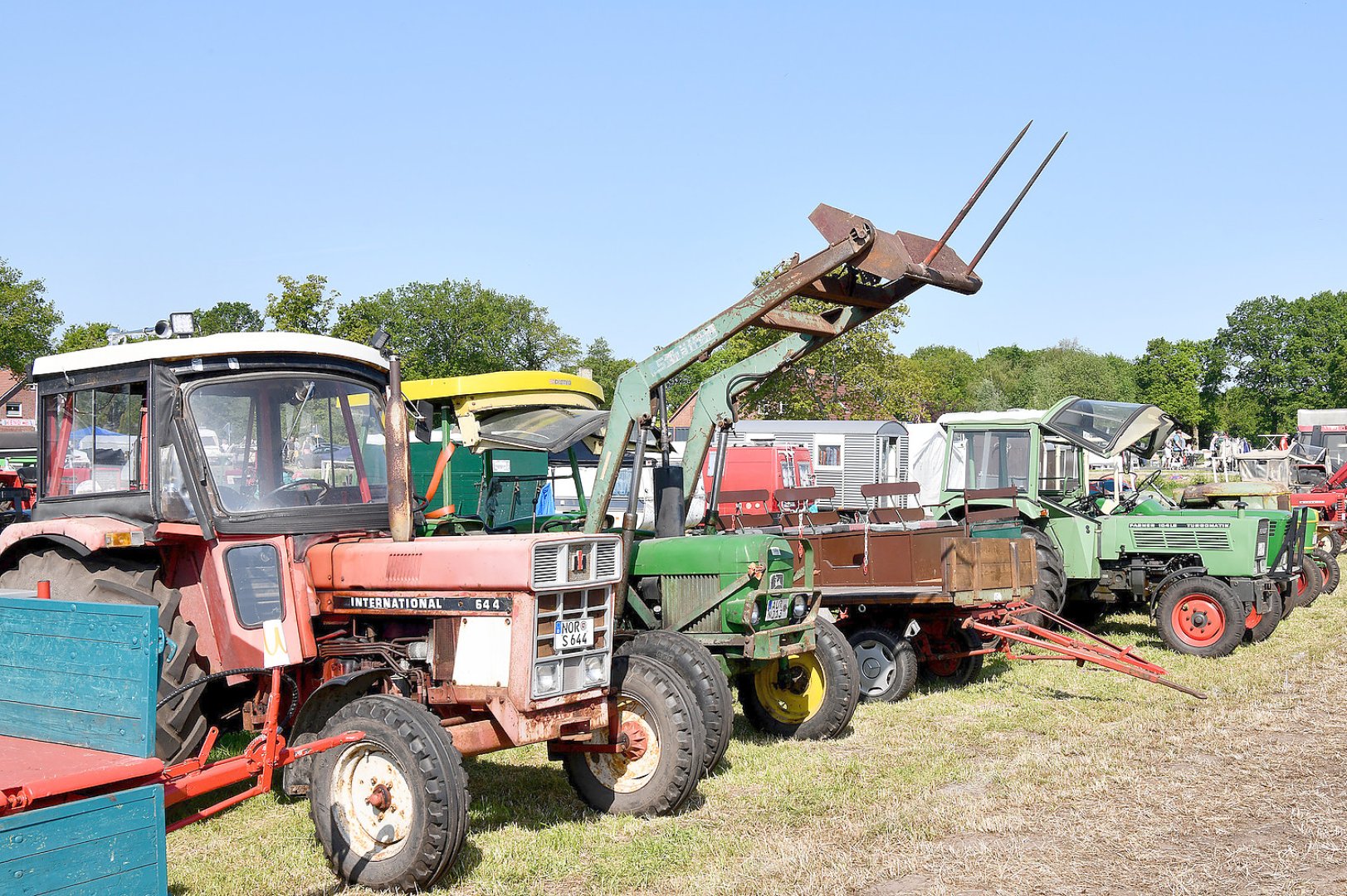 Zahlreiche Oldtimer in Schwerinsdorf - Bild 1