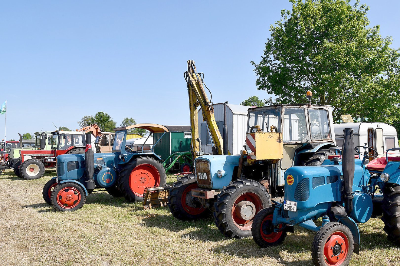 Zahlreiche Oldtimer in Schwerinsdorf - Bild 13