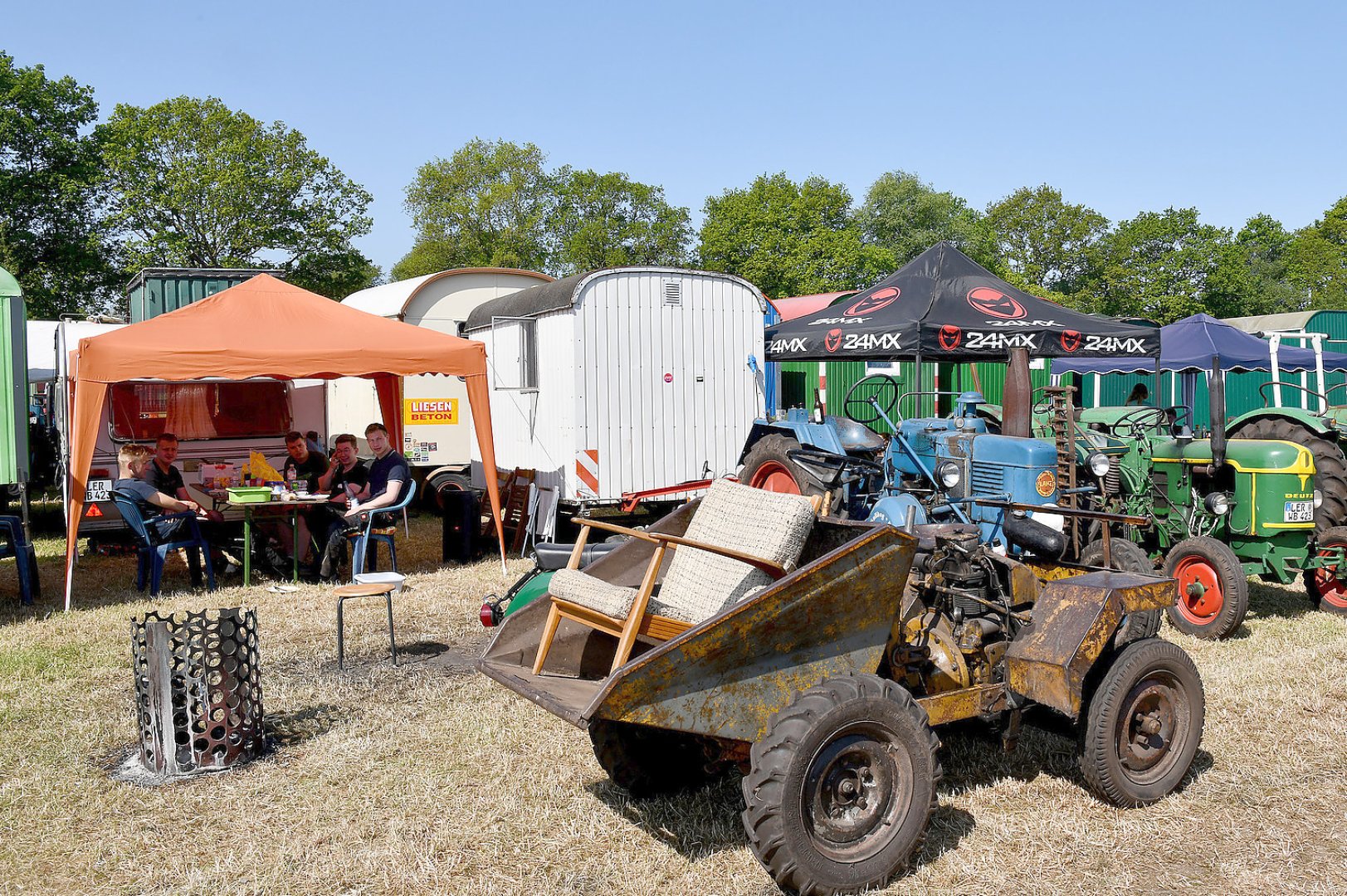 Zahlreiche Oldtimer in Schwerinsdorf - Bild 14