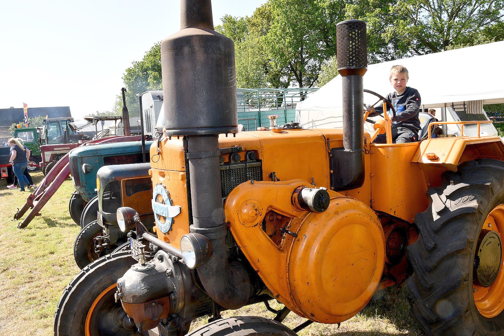 Zahlreiche Oldtimer in Schwerinsdorf - Bild 20