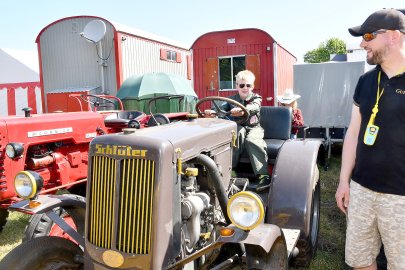 Zahlreiche Oldtimer in Schwerinsdorf - Bild 21