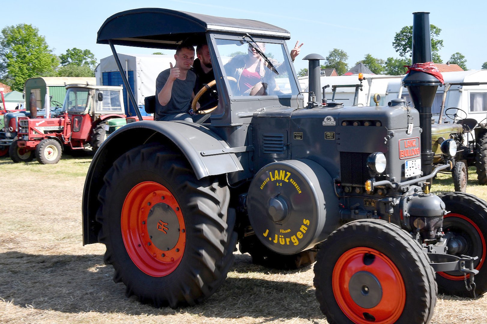 Zahlreiche Oldtimer in Schwerinsdorf - Bild 24