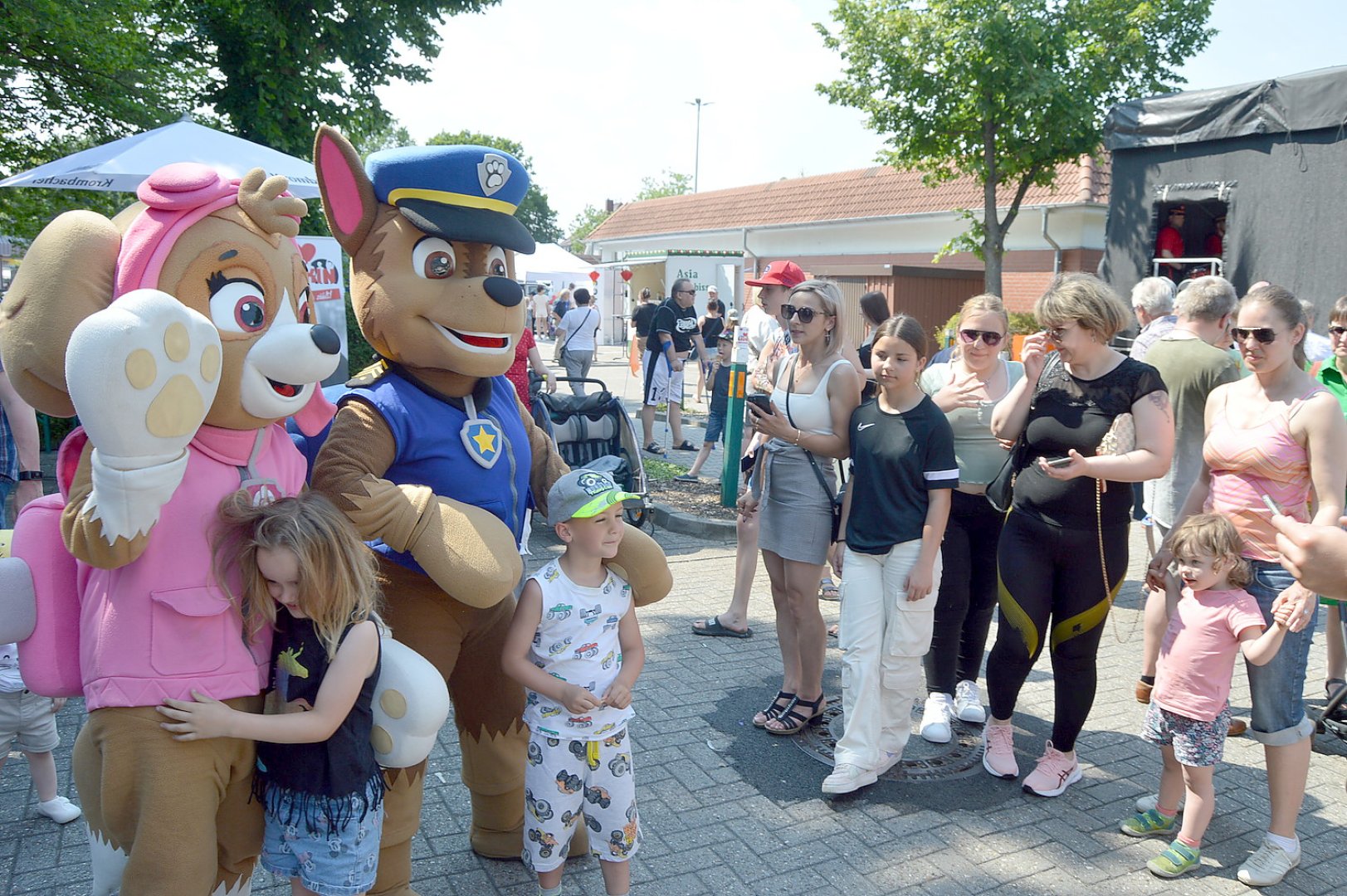 Sommerwetter bei Fehntjer Rathausfest - Bild 9