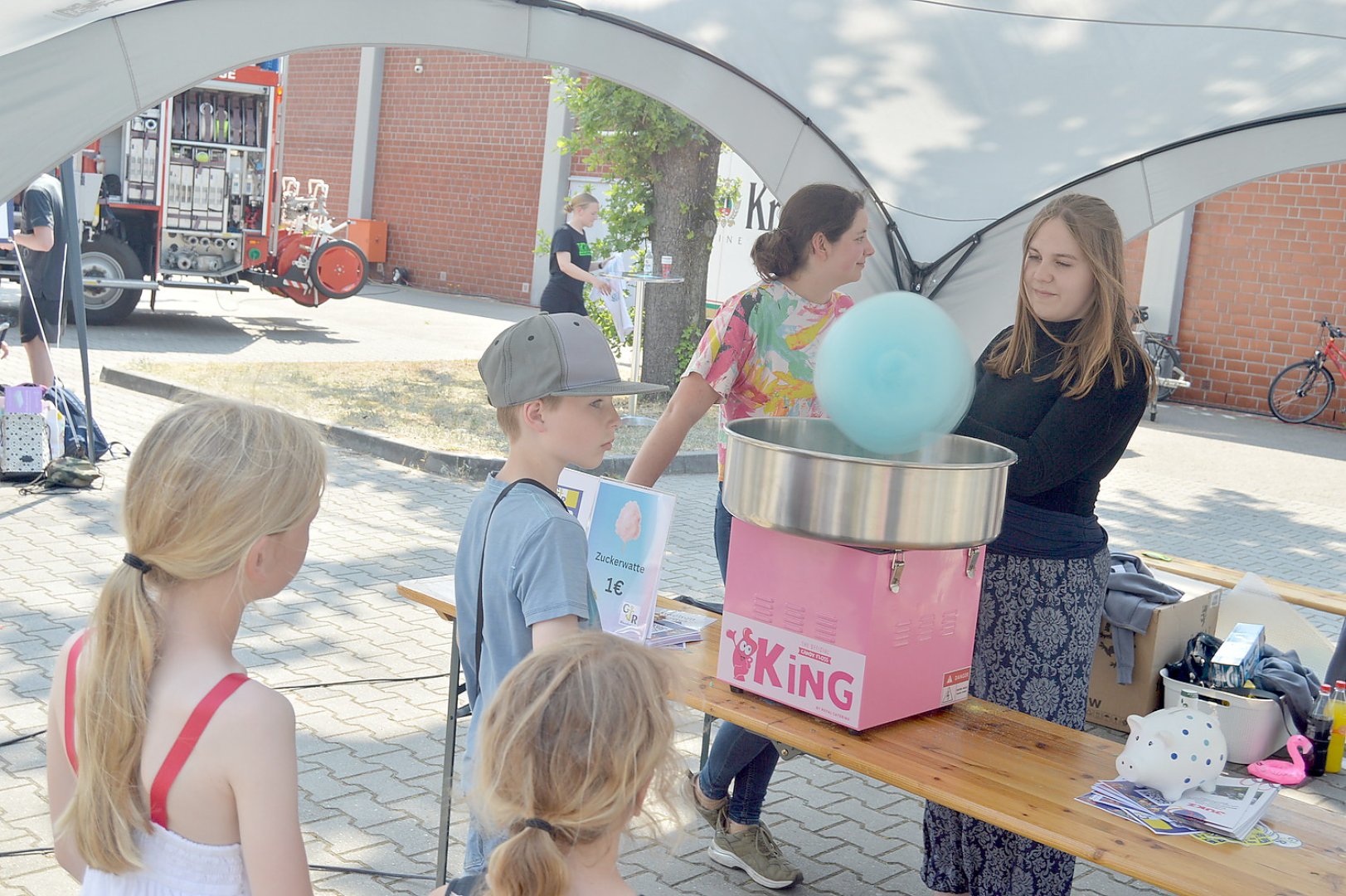 Sommerwetter bei Fehntjer Rathausfest - Bild 12