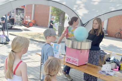 Sommerwetter bei Fehntjer Rathausfest - Bild 12