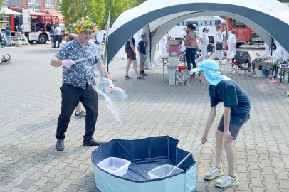 Sommerwetter bei Fehntjer Rathausfest - Bild 25