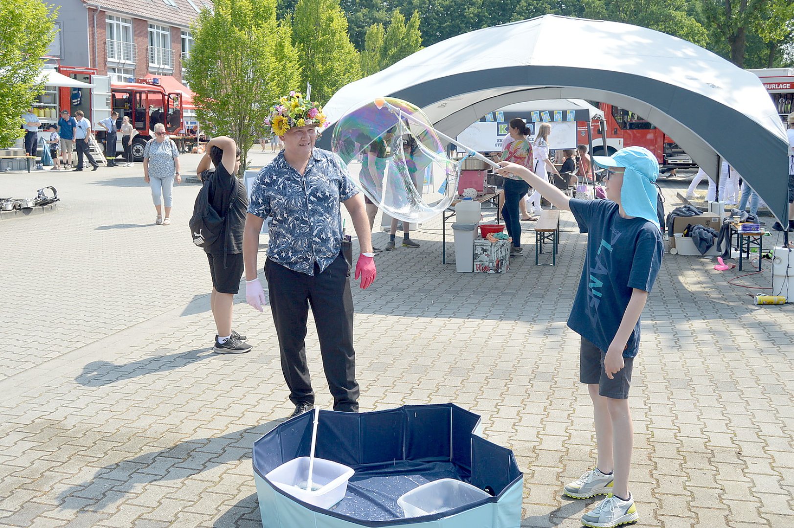 Sommerwetter bei Fehntjer Rathausfest - Bild 26