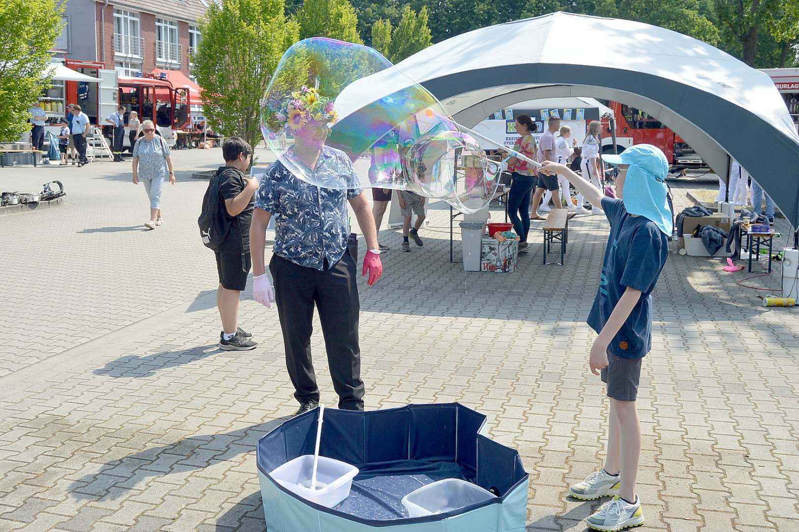 Sommerwetter bei Fehntjer Rathausfest - Bild 27