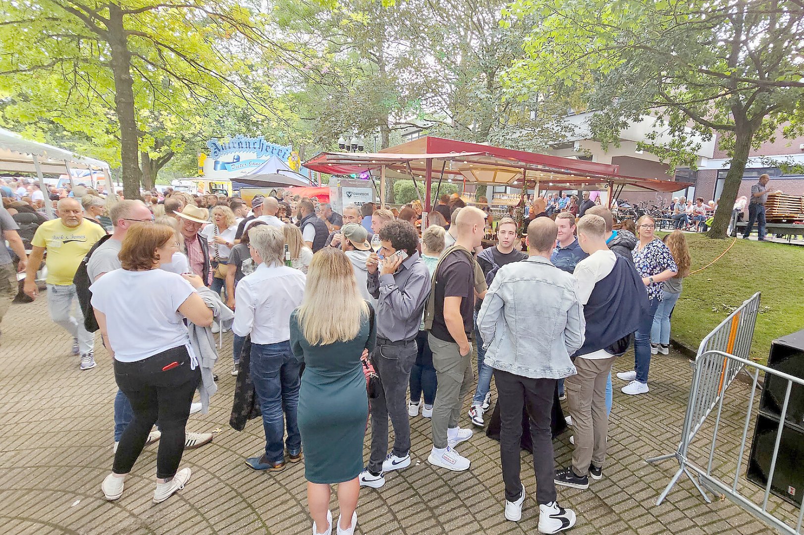 Impressionen vom Moormerländer Weinfest - Bild 7