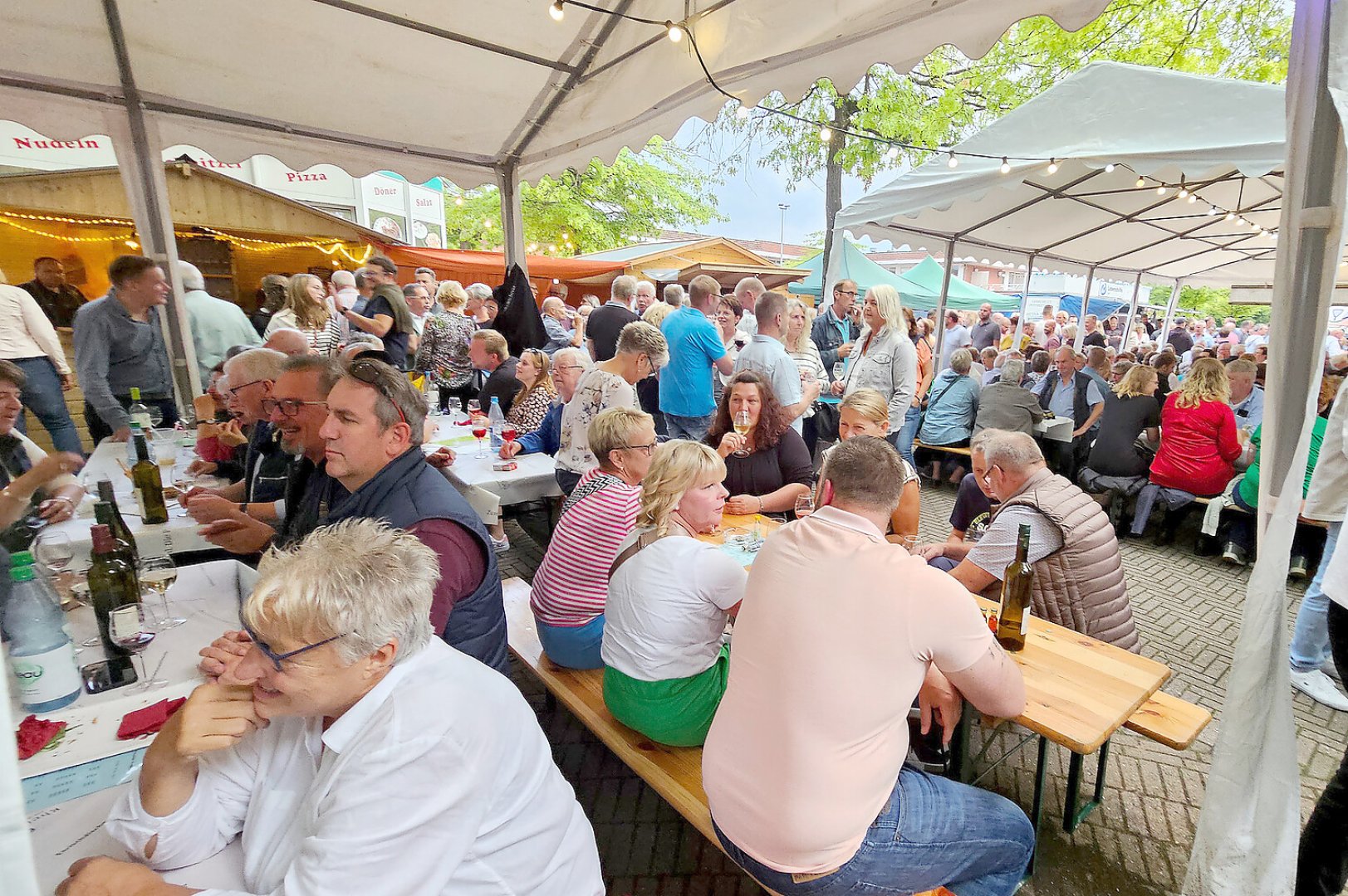 Impressionen vom Moormerländer Weinfest - Bild 8