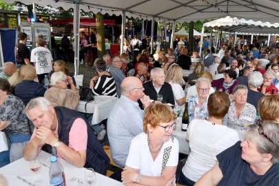 Impressionen vom Moormerländer Weinfest - Bild 18