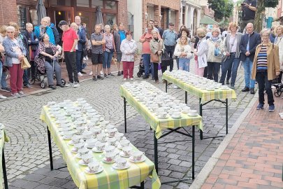 Rekordversuch im Tee-Einschenken - Bild 4