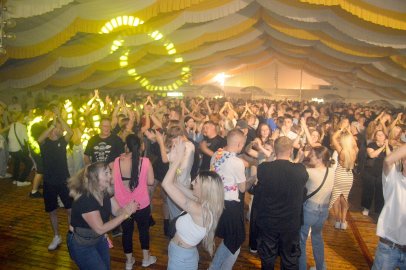 Disco-Abend auf Ostrhauderfehner Schützenfest - Bild 5