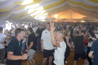 Disco-Abend auf Ostrhauderfehner Schützenfest - Bild 20