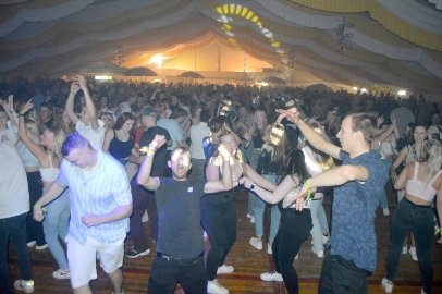 Disco-Abend auf Ostrhauderfehner Schützenfest - Bild 26