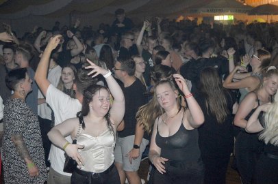 Disco-Abend auf Ostrhauderfehner Schützenfest - Bild 53