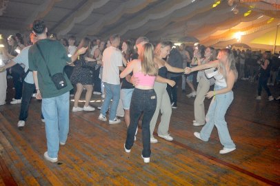 Disco-Abend auf Ostrhauderfehner Schützenfest - Bild 60