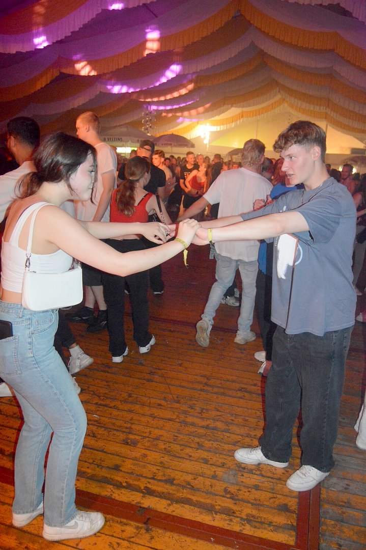 Disco-Abend auf Ostrhauderfehner Schützenfest - Bild 64