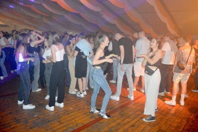 Disco-Abend auf Ostrhauderfehner Schützenfest - Bild 72