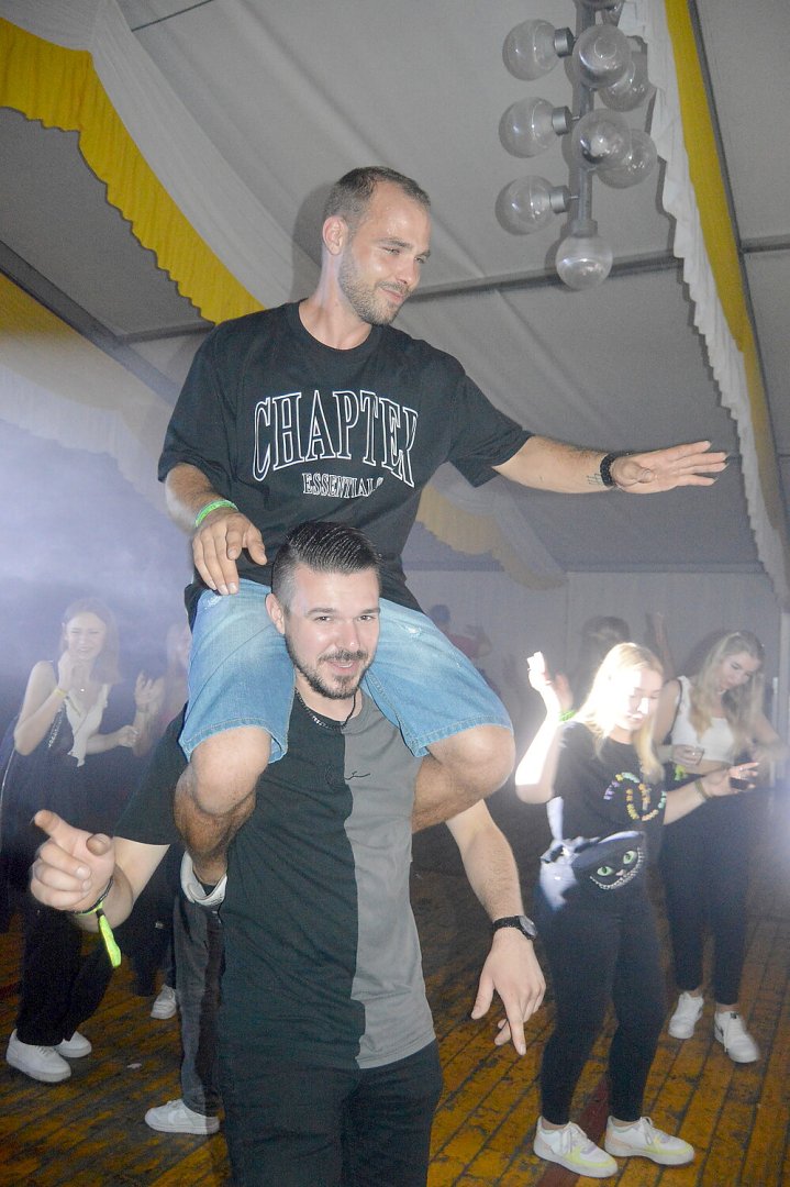 Disco-Abend auf Ostrhauderfehner Schützenfest - Bild 77