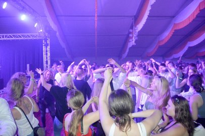 Disco-Abend auf Ostrhauderfehner Schützenfest - Bild 85