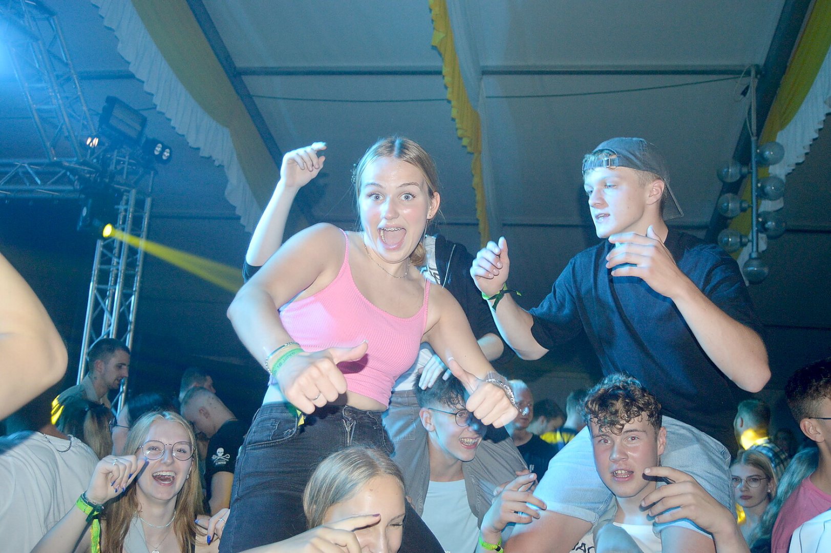 Disco-Abend auf Ostrhauderfehner Schützenfest - Bild 95