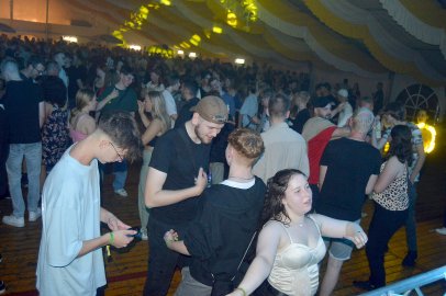 Disco-Abend auf Ostrhauderfehner Schützenfest - Bild 128