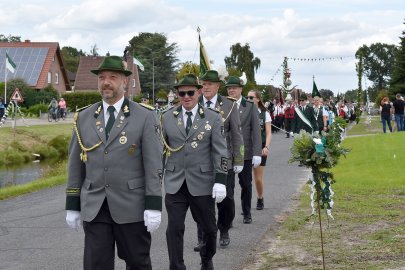 Der Schützenfest-Sonntag in Ostrhauderfehn - Bild 8