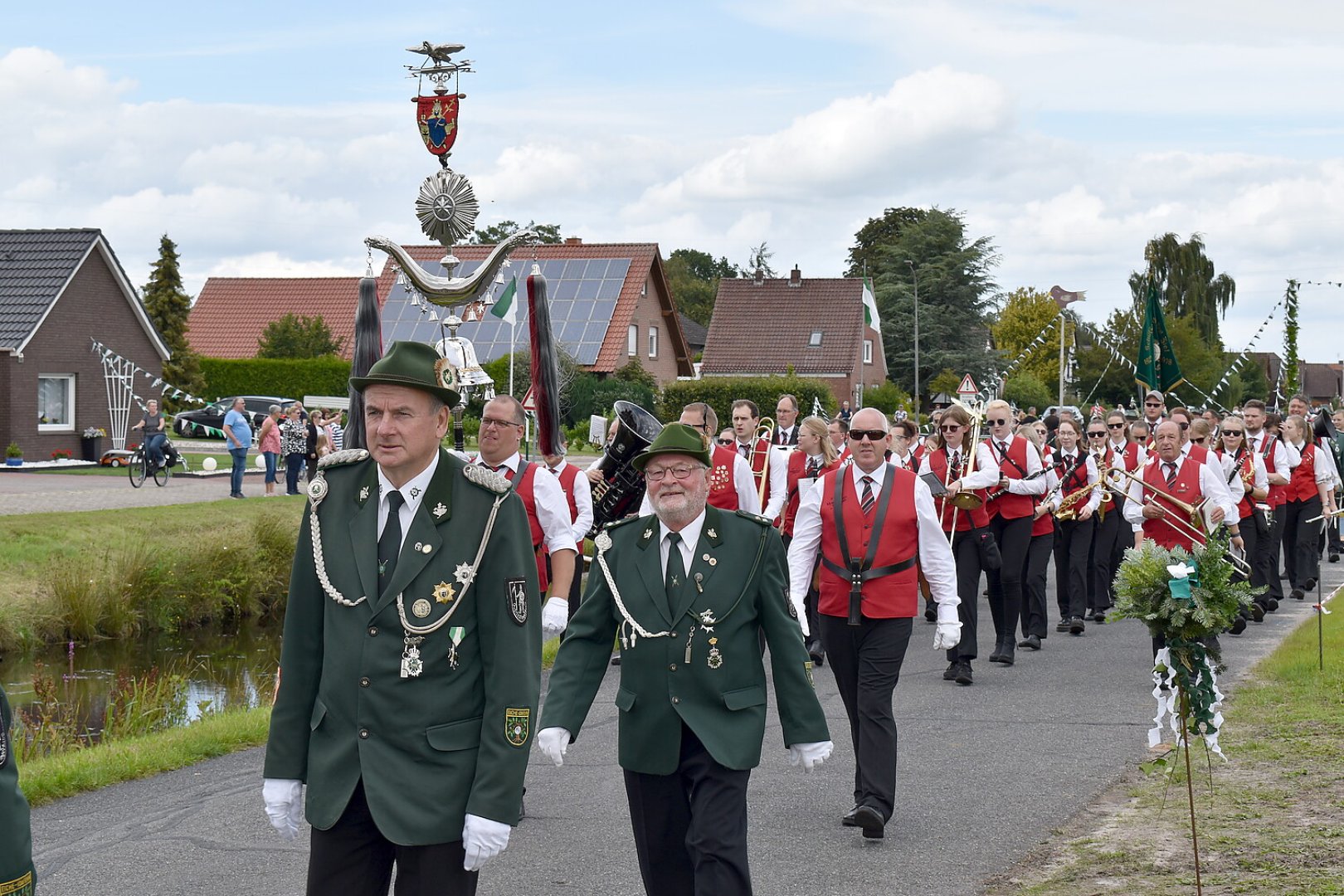 Der Schützenfest-Sonntag in Ostrhauderfehn - Bild 16