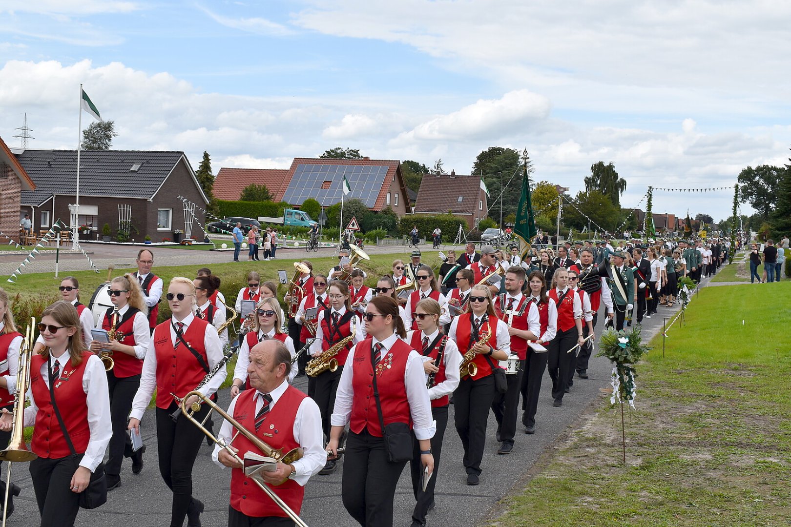 Der Schützenfest-Sonntag in Ostrhauderfehn - Bild 19