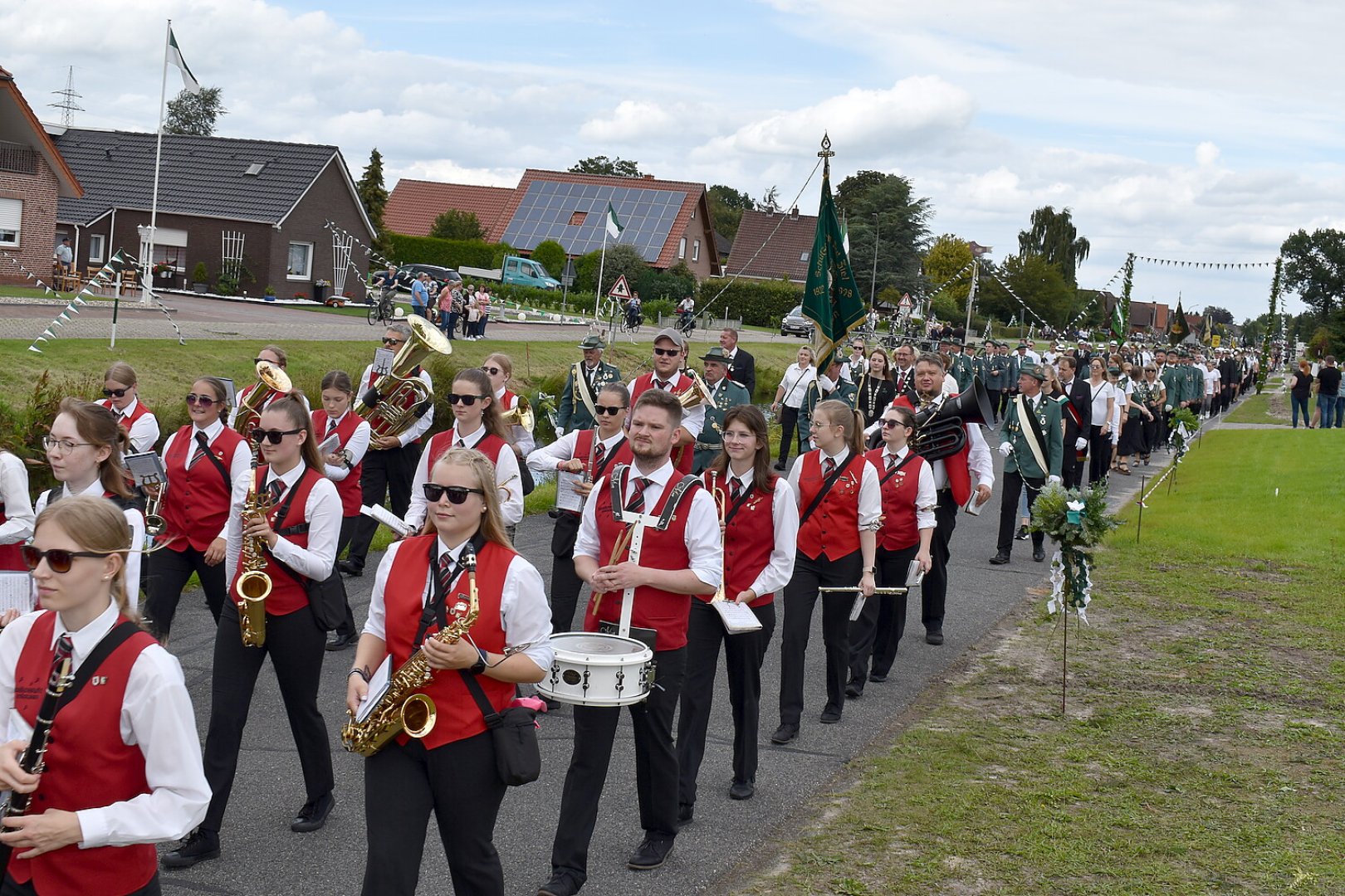 Der Schützenfest-Sonntag in Ostrhauderfehn - Bild 20